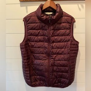Ultimate Terrain Deep Wine Colored Quilted Puffer Vest 100% Polyester XL